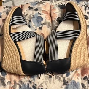 Market and Spruce Super cute wedges